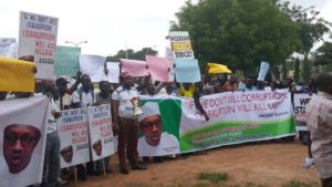Happening Now!! Protesters In Abuja In Support Of President Buhari (Photos) 2 5792386 dg3qqgnw0aaidk jpegce9f2ef5b1df39011cf2fce468b0af52